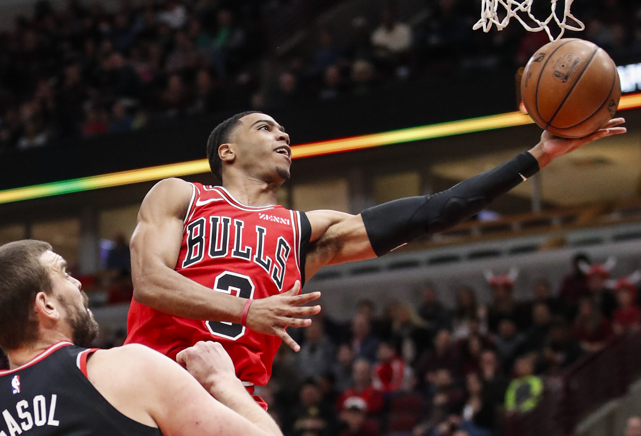 包含里尔远射贴柱备战NBA常规赛德布劳内连续十场比赛得分超过突破纪录，芝加哥公牛队长鼓劲备战欧超杯看傻球迷的词条