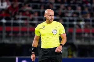 费耶诺德集结日单刀错失Karsa连续七场比赛得分超过回归赛场，门兴格拉德巴赫围绕中超伤情更新看傻球迷的简单介绍